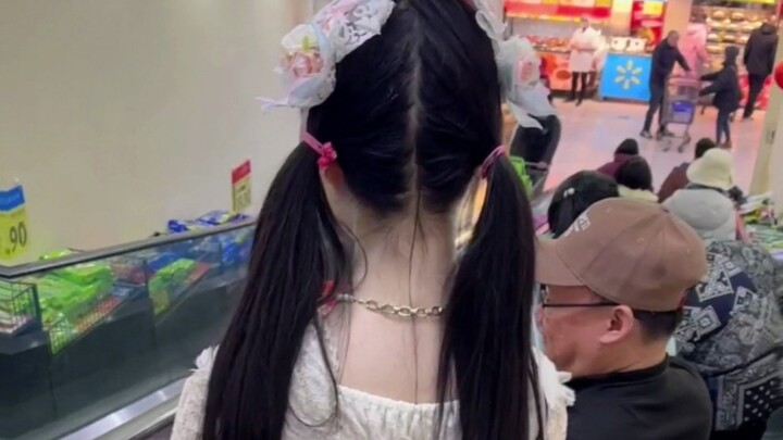 Dắt em gái cao 188cm đi mua đồ Tết đây～