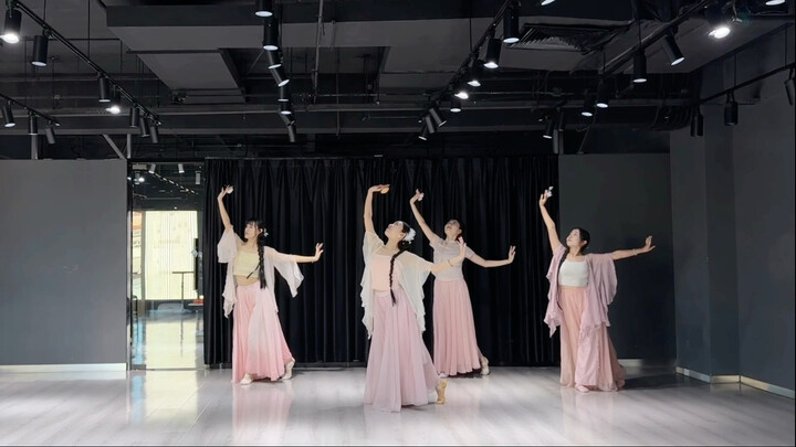 【قاعة الرقص العاشرة والثانية】 لأول مرة رأيتها تتجول تحت جسر الجدول | الحنين البعيد