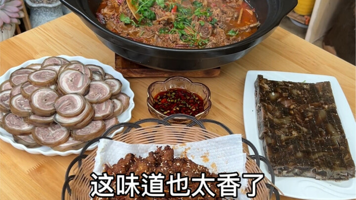 Teman-teman, hari ini ada tamu di rumah, jadi aku pakai setengah ekor domba untuk bikin “satu domba 