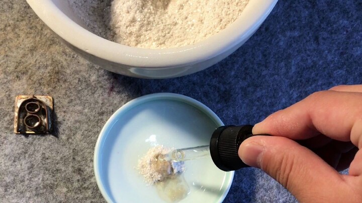 الرسم الصيني بالقلم الدقيق والألوان الغنية - لون معدني "الأبيض الميكا"