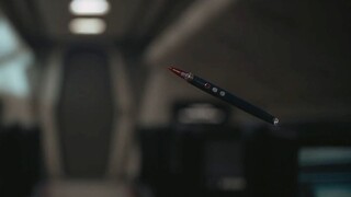 《2001太空漫游》里因失重漂浮在空中的笔，原来是粘在玻璃上拍的