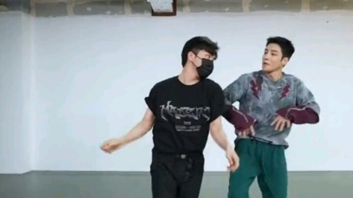 Ternyata Gao Hanyu menari sangat keren