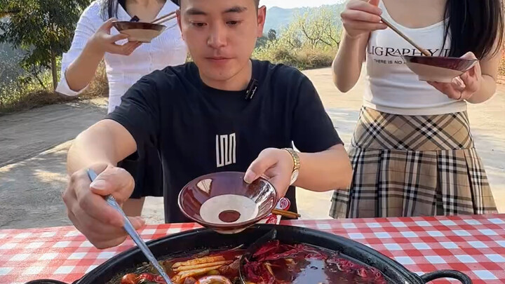 Sour Soup Wild Fruit & Beef Fat Double-Flavor Hot Pot