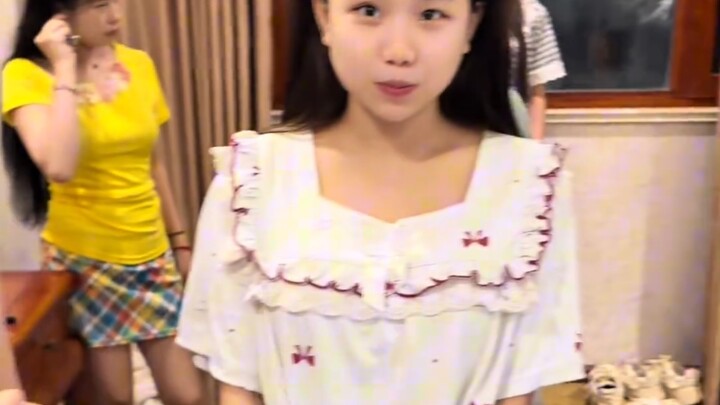 Let’s see which Miao girl earns more.