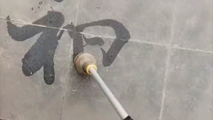 أسطورة كتابة الحروف الذي يصعب تحمّله يكتب من الصباح حتى المساء.