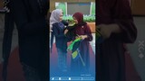 Momen Haru Wanita saat Berikan Kesempatan ke Kakak Perempuan Rasakan Pakai Toga