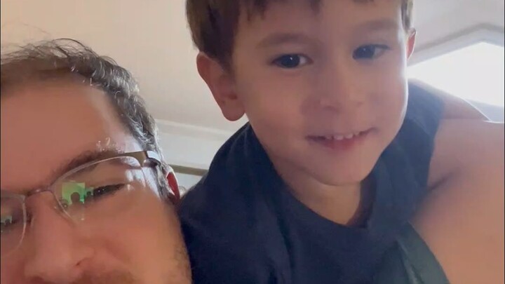 Latte Salju: Sambil Makan Kerangka Ayam, Sambil Menghafal Syair Klasik