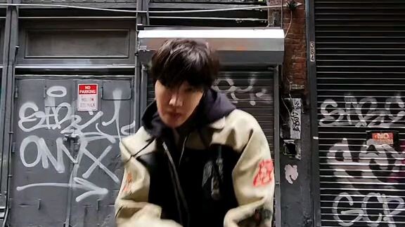 Jhope TikTok on the street yowh👏💜
