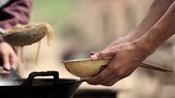 The young man used a small bowl to eat, but the old man bluntly said that he would use a larger bowl