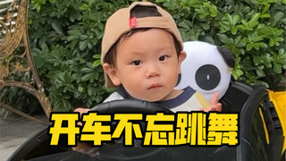 พ่ออาจจะซื้อรถคันใหญ่ไม่ได้ แต่รถของเล่นยังมีได้นะ! ฮ่าฮ่าฮ่า!!