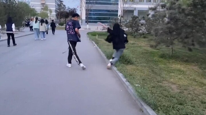 迟早要被这些大怨种笑死...