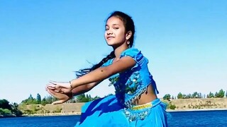 印度舞蹈，印度少女清澈湖水