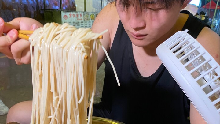 เด็กชายทอร์นาโดมาท้าทายบะหมี่กึ่งสำเร็จรูปซุปหอยนางรม 5 ตำอีกแล้ว เขาจะยังคงรักษาฟอร์มแรงไว้ได้หรือไ