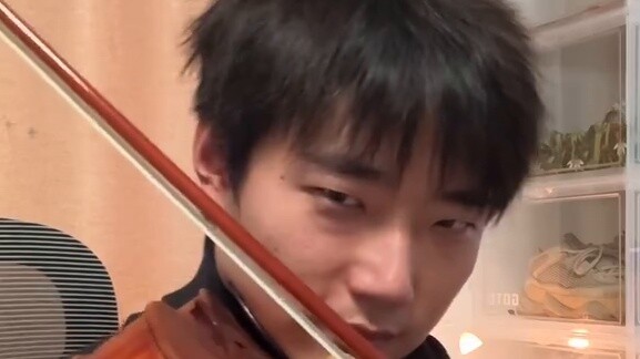 Kira Yoshikage, 33 years old, lives in the northern part of Morioh Town.