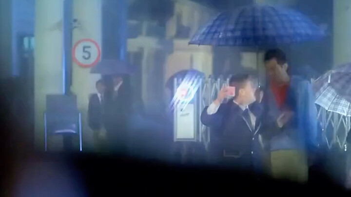 Ông bố nghèo đưa bạn cùng lớp của con gái về nhà, nào ngờ nhà bạn ấy siêu giàu, sang chảnh chẳng khá