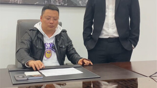 The lobby manager handles an incident involving damaged hardware facilities in the bathhouse.