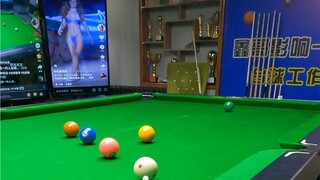 كلها أعمدة عالية.