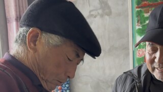 Grandpa, grandmother and granddaughter were all shocked