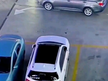 พนักงานส่งอาหาร, รู้วิชาศิลปะการต่อสู้