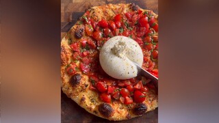 Tomato burrata cheese mini pizza, so gorgeous!