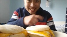 ASMR EATING SOUNDS - MCMUFFIN WITH BACON AND EGG(COLLAB WITH GIRLFRIEND)