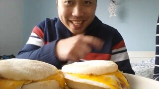 ASMR EATING SOUNDS - MCMUFFIN WITH BACON AND EGG(COLLAB WITH GIRLFRIEND)