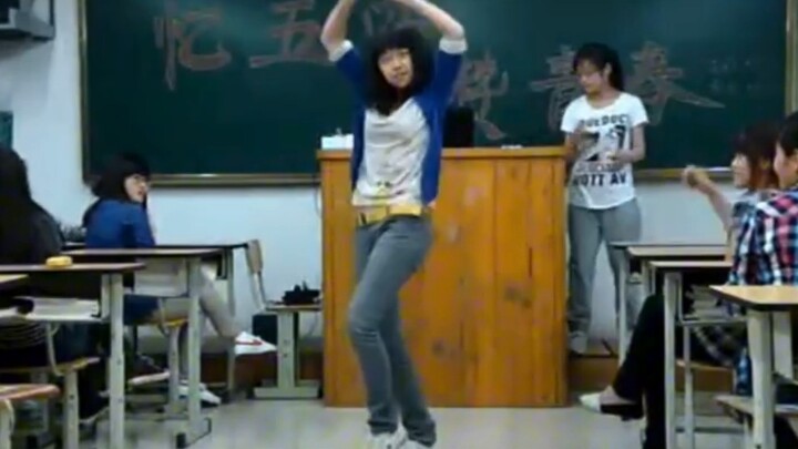 2011 Campus Class Party Dance: No Trend, No Money