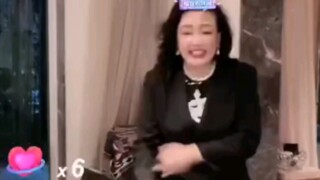 Trương Lan bắt chước 🥚 chơi đĩa trong phòng livestream ha ha ha ha ha