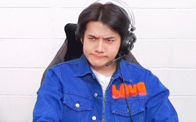 【أوه سي هون】ها هو ذا، وها هو يعود بكوميديته من جديد | عندما يتحدث آيدول كوري اللغة الصينية