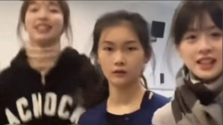 Nụ cười chẳng hề biến mất, chỉ là đã chuyển sang mặt tôi thôi. Hahaha!