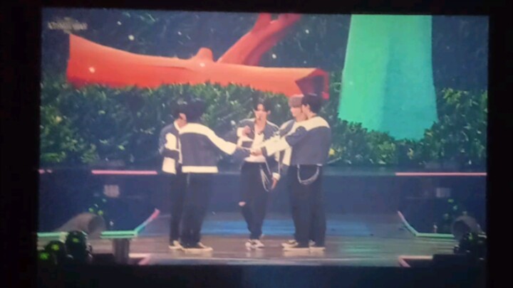 eating honey and talking concert 231203