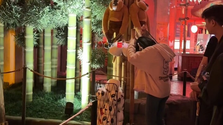 Darn it, I failed the challenge! I’ll try again next time. That pole keeps spinning, and I kept slip