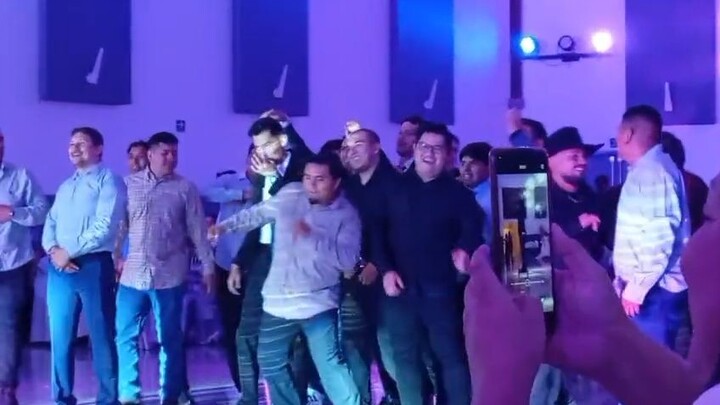 NAdie quiere esa cosa en las bodas jaja