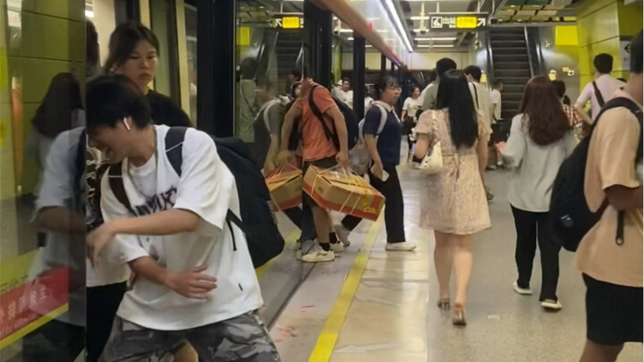 Bagaimana cara menjejali (hanya karena) Kereta Bawah Tanah Guangzhou Jalur 3