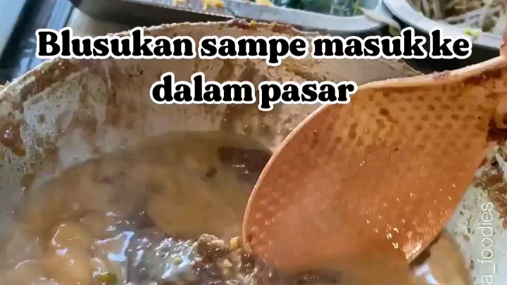Auto Viral, Nasi Pecel Kok Pakai Daun ?