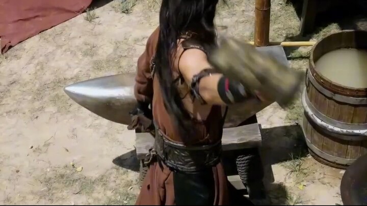 ฆ้อนสวรรค์ระเบิดพลังเทพศาสตราสะเทือนยุทธภพ！