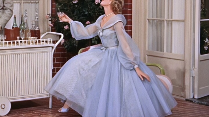 Tủ đồ của Vương phi | Phong cách thời trang cổ điển thập niên trước