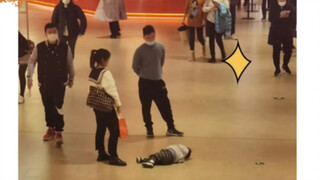 A photo reflects contemporary parents' views on child rearing