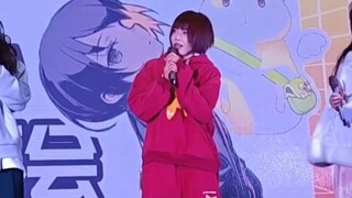 花玲穿了一身红，我差点看成了精神小伙！【花玲片sp】