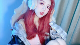 是你的老婆萨勒芬妮吗？粉头发的鼓手妹妹拍电竞少女写真！