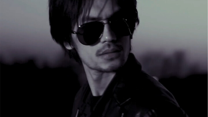 Menemukan kacamata hitam favorit