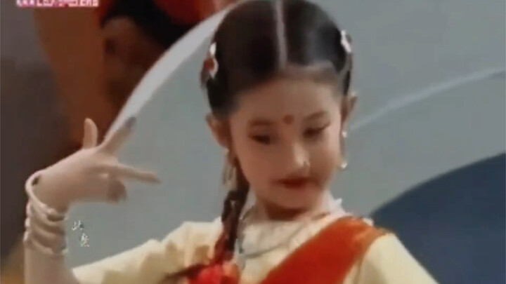 Liu Yifei as a child