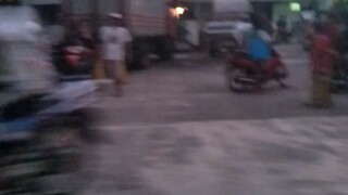 gagi ang daming tao sa gasolinahan