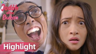 WeTV Original Jodoh atau Bukan | Highlight EP01 Lebih Baik Kabur Daripada Dijodohin!