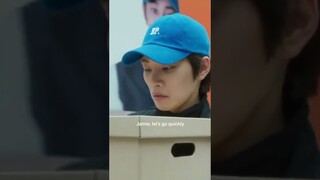 He's a celeb and delivery guy 😂😂😂|| #parkminyoung #kimjaeyoung #loveincontract #kdrama #favpickedit