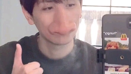 A serious special-effects makeup artist, Huo Huo, makes some pretty silly videos of her own～～