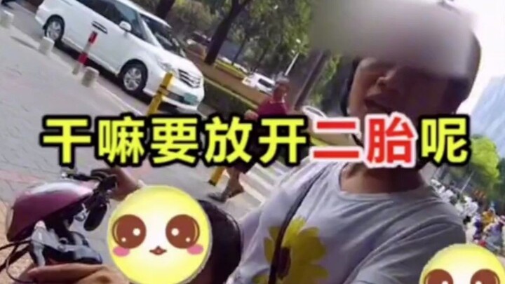 Woman on Bike with Two Kids Gets Pulled Over, Fires a “Soul-Searching” Question at the Cop: Why Even