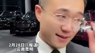 母亲在直播间公屏上打出“早点休息”，直播间的儿子当场绷不住情绪落泪，“她一直陪我从直播间20人熬到2000人”