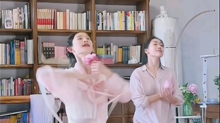 巧笑倩兮，美目盼兮