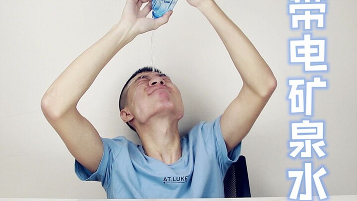 Cảm giác thế nào khi đổ thẳng nước khoáng có điện lên mặt?